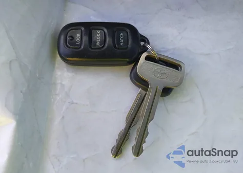 2004 Toyota Matrix Xr from USA, damaged, VIN 2T1KR32E74C260772